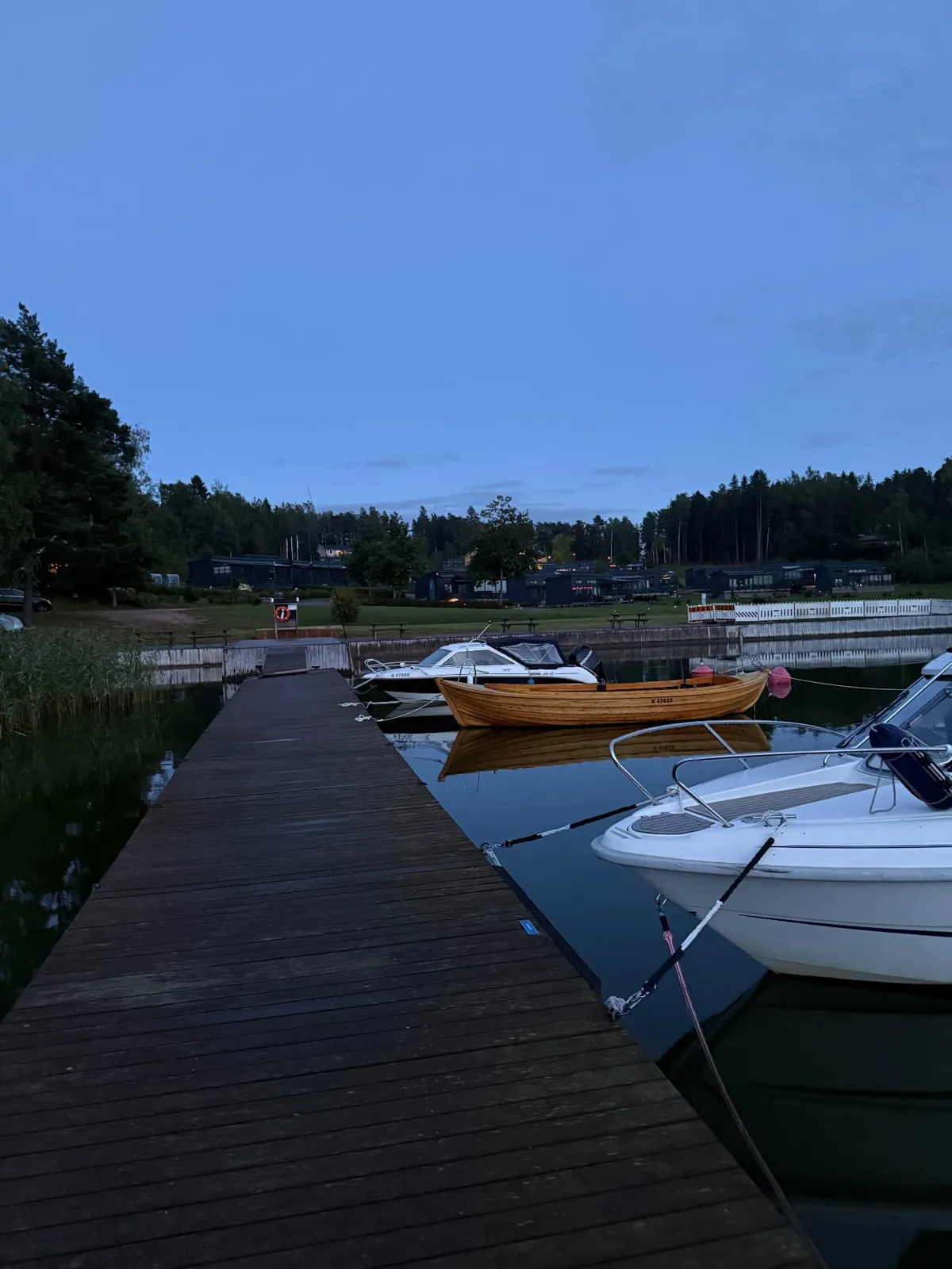 Laituri ja veneitä