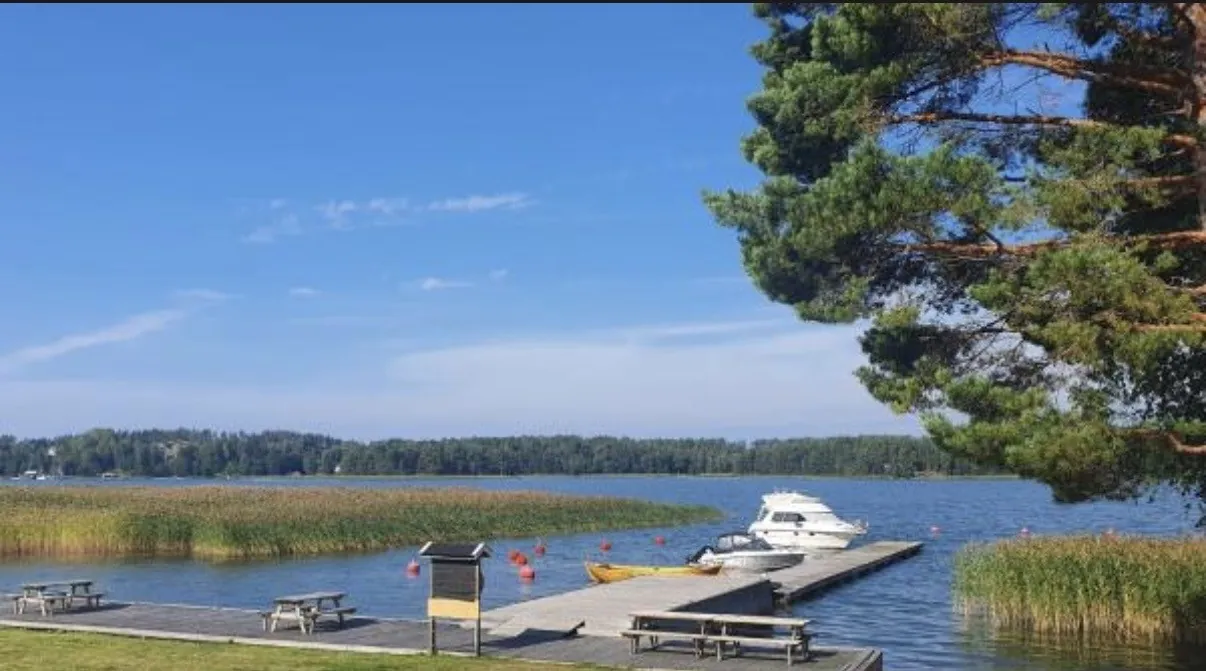 Vierasvenesatama kesällä